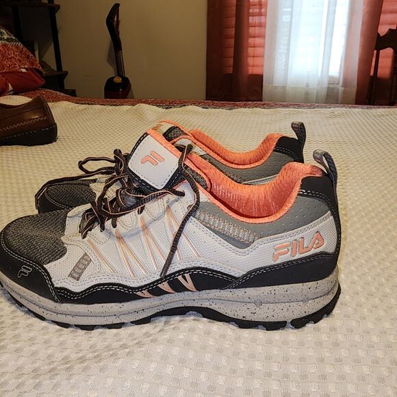 FILA EUC WOMEN'S SIZE 10 ALL TERRAIN SNEAKERS SHOES - Picture 1 of 8